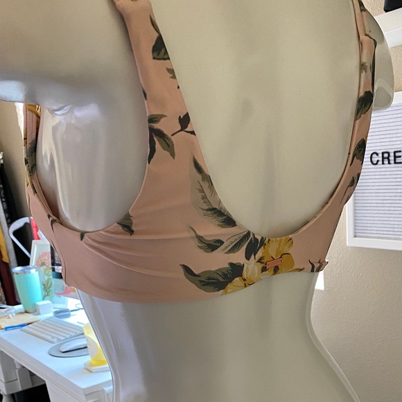 Volcom Bikini Top - Picture 3 of 4